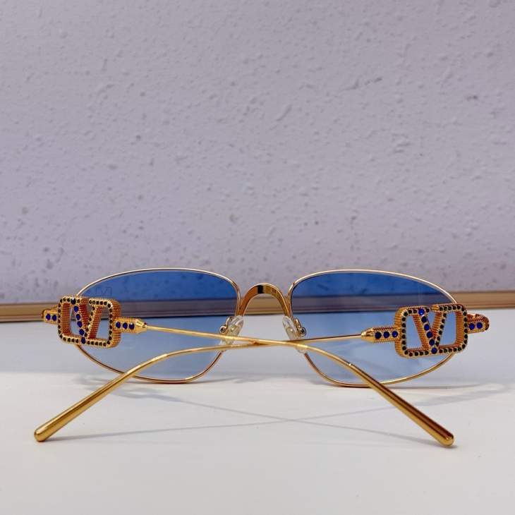 Picture of Valentino Sunglasses _SKUfw75731597fw